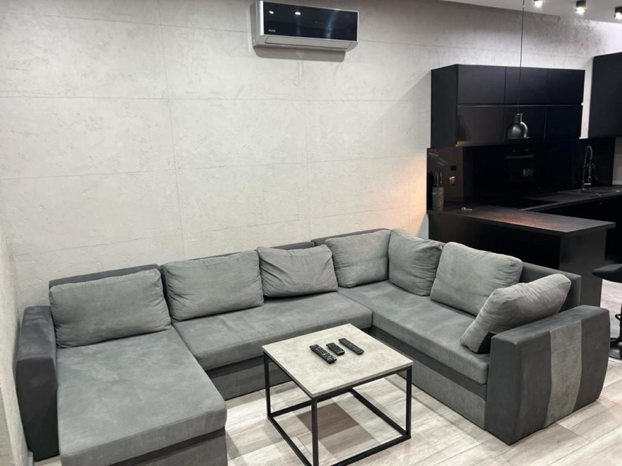 Raciborska Royal Apartment - Miejsce Parkingowe Na Parkingu Strzezonym Gliwice Buitenkant foto