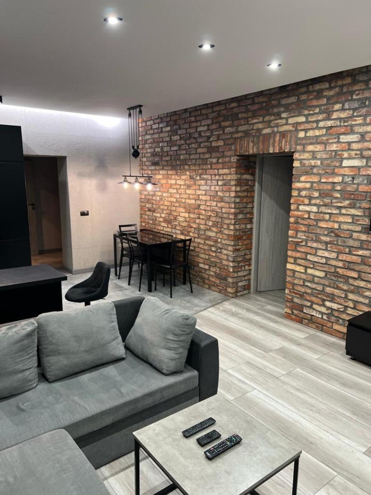 Raciborska Royal Apartment - Miejsce Parkingowe Na Parkingu Strzezonym Gliwice Buitenkant foto